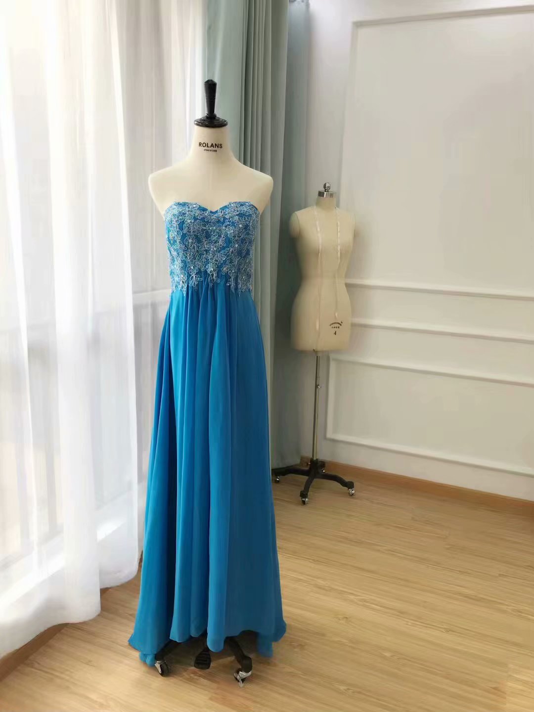 大合唱服裝